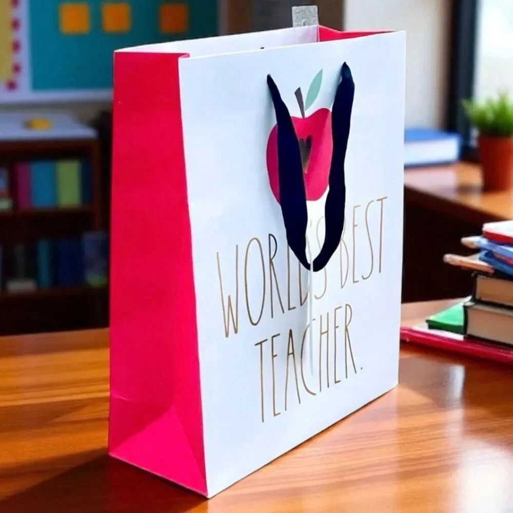 NWT Rae Dunn White World’s best Teacher Apple gift bag & hanging to:/from: card